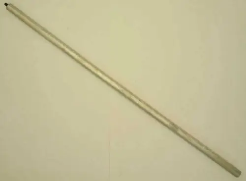 Lange, metallische Stange mit einer schwarzen Spitze, die möglicherweise zur Verwendung in einer Bosch-Anlage oder -Maschine dient.